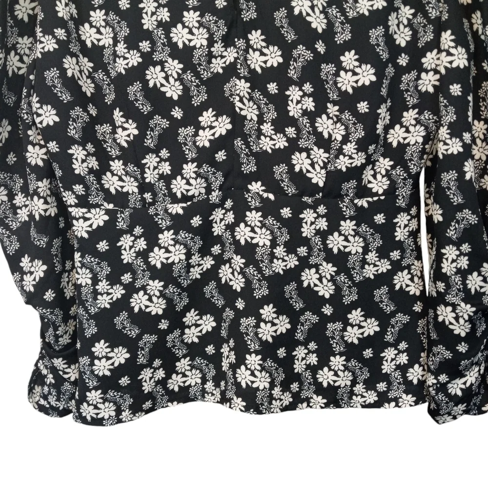 Astr The Label Floral Ditsy Shirred Puff Sleeve Blouse Top Black White Size Sm.